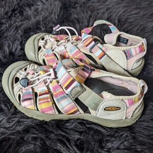 Keen Women's water sandal camping Shoe Size 6 us 💦 waterproof Hiking